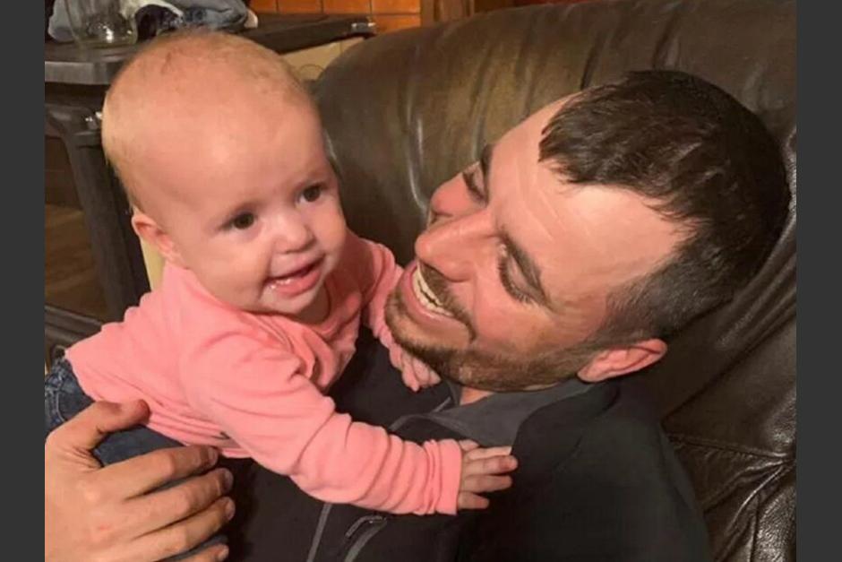 Padre se reencontr&oacute; con su peque&ntilde;a beb&eacute; sobreviviente de la masacre de la familia LeBar&oacute;n. (Foto: Facebook)&nbsp;