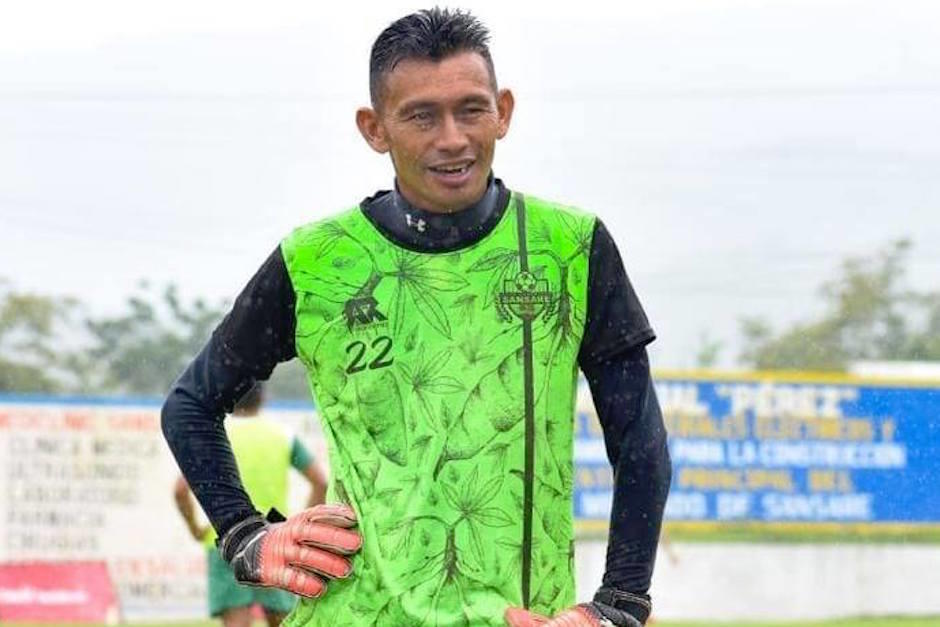 Nery Chinchilla portero de Sansare fue trasladado al hospital por un fuerte golpe en el juego contra Nueva Concepci&oacute;n. (Foto: Facebook)