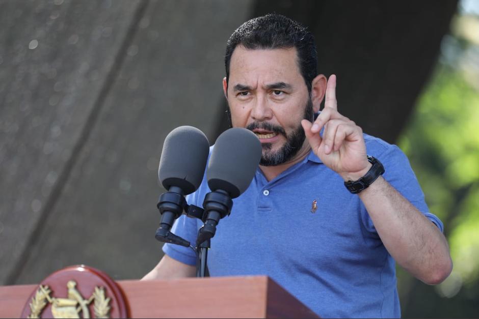 El mandatario participó en la supervisión de un tramo carretero en Escuintla. (Foto: Gobierno de Guatemala)