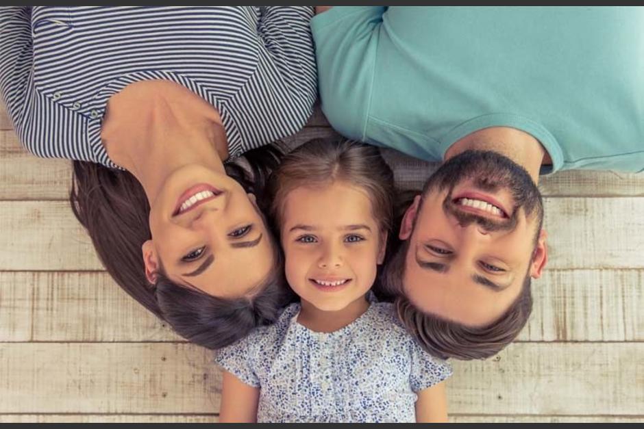 Los investigadores tambi&eacute;n descubrieron que los padres podr&iacute;an padecer de obesidad al tener solamente un hijo. (Foto: BBMundo).