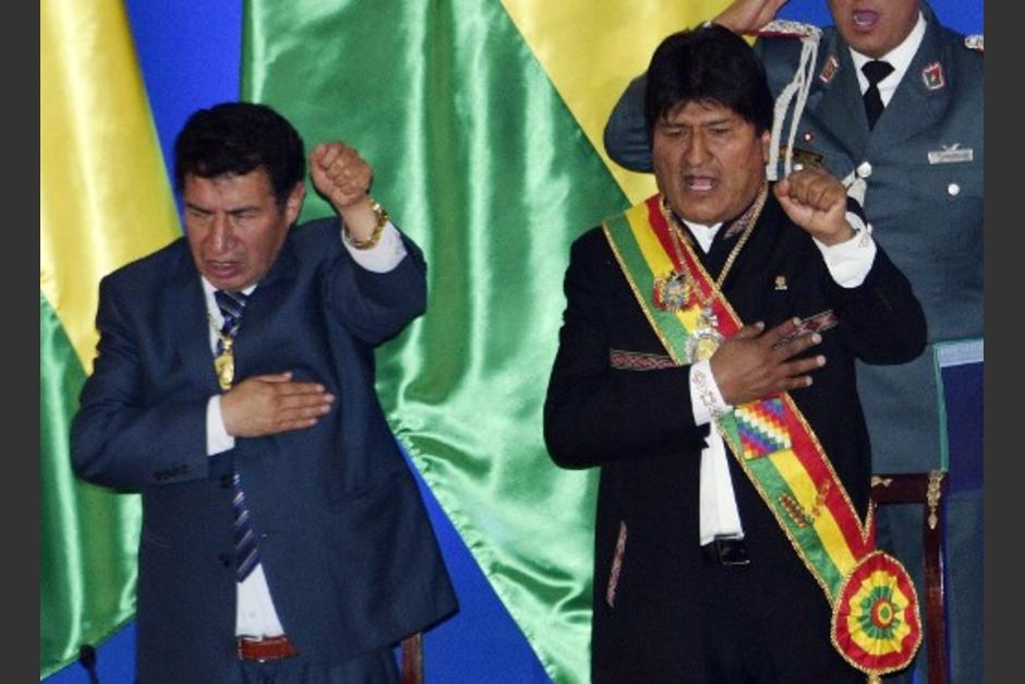 Evo Morales (D), presidente de Bolivia, dej&oacute; el cargo tras presiones. Foto: AFP