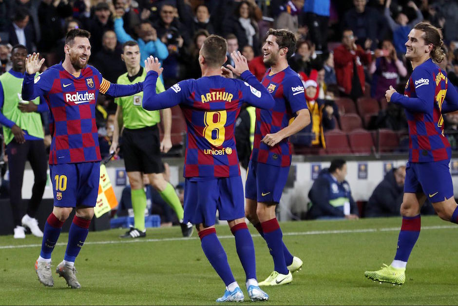 Messi celebra junto a sus compa&ntilde;eros su hat-trick ante el Celta. (Foto: Barcelona)