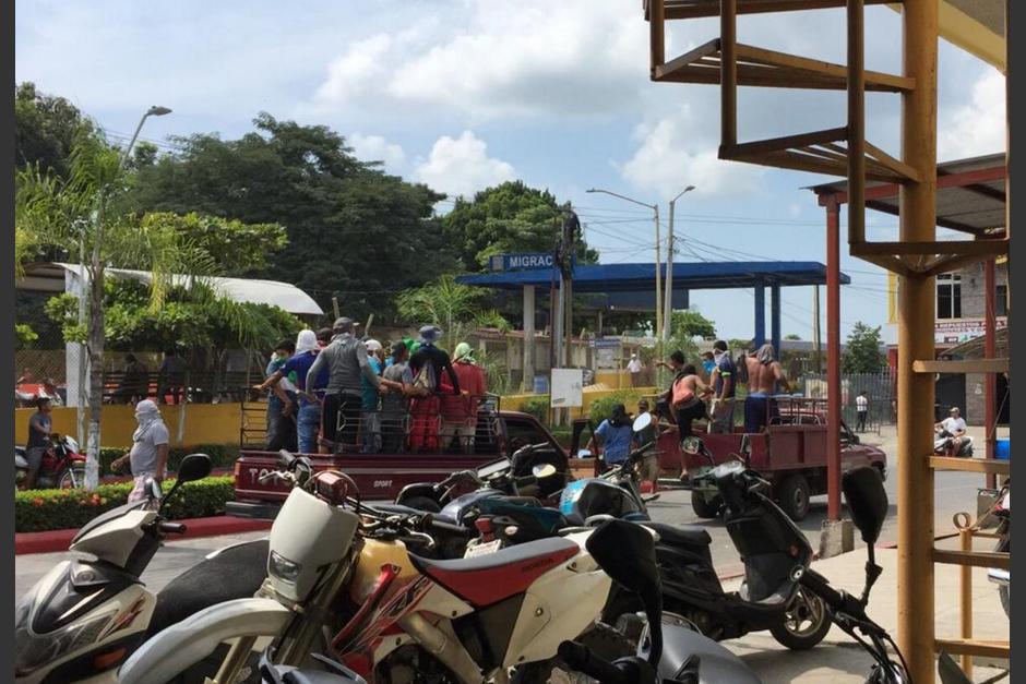 Un grupo de personas invadi&oacute; las instalaciones de la aduana Tec&uacute;n Um&aacute;n en San Marcos y secuestr&oacute; al personal. (Foto: Antonio de Le&oacute;n)