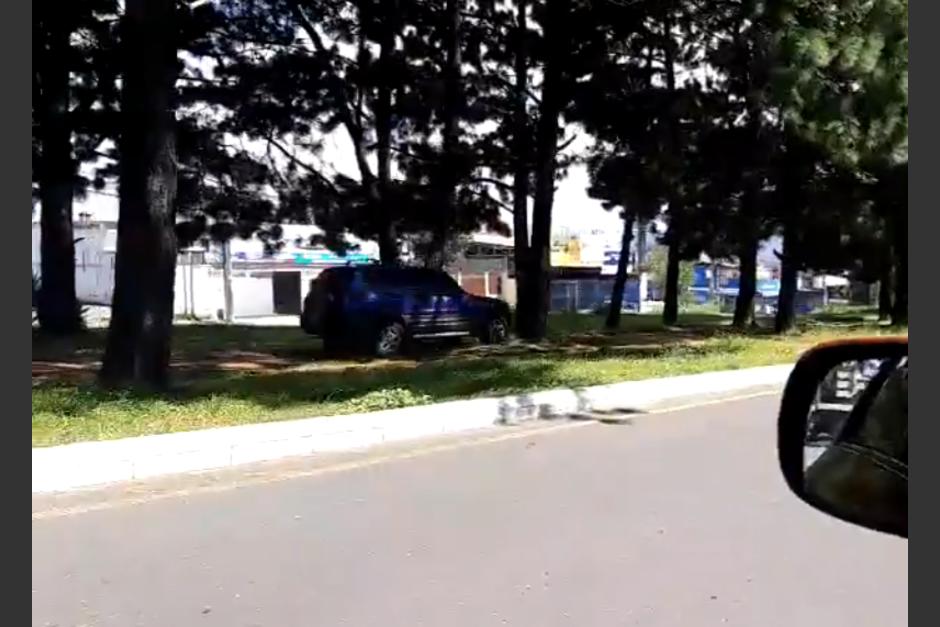 El vehículo ya acumula seis multas de tránsito. (Foto: captura de pantalla)