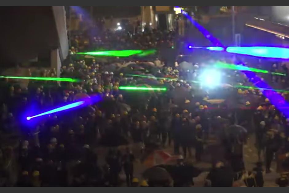 Un dron fue derribado con laser en una proptesta. (Foto: Captura de pantalla)&nbsp;