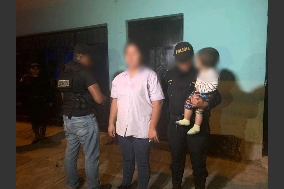 El rescate se produjo en horas de la noche y la PNC pudo devolver el niño a sus padres que lo esperaban en casa. (Foto: PNC)