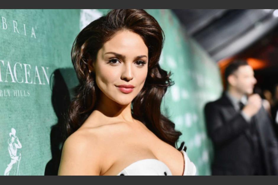 La actriz mostr&oacute; sus encantos al usar un sexy vestido de cuero. (Foto: AFP)&nbsp;