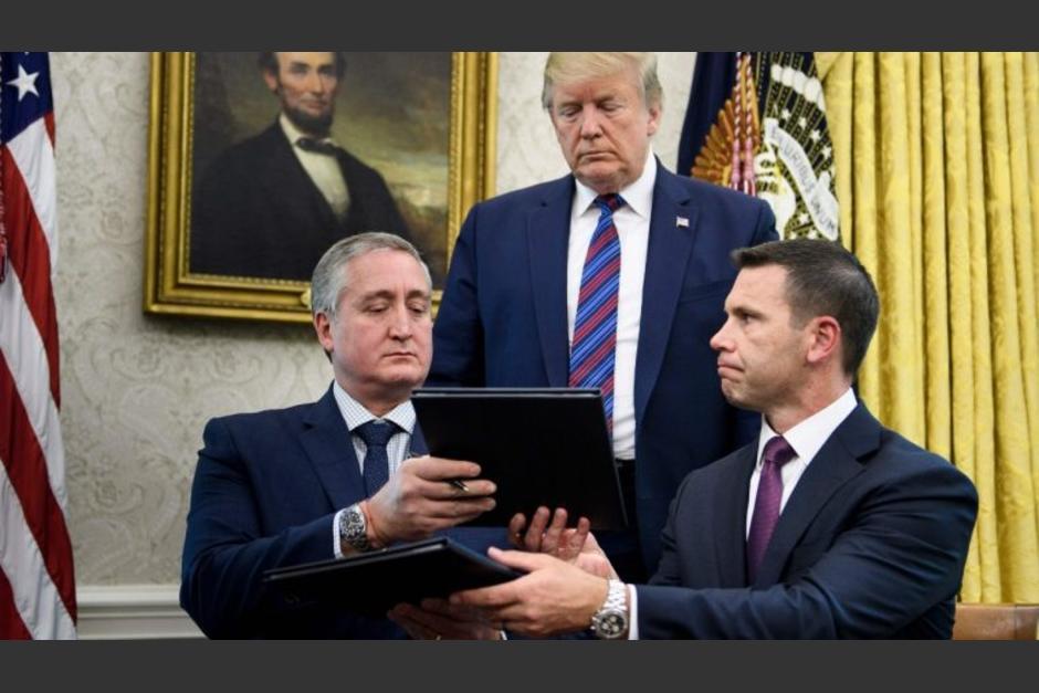 El Ministro de Gobernaci&oacute;n firm&oacute; con EE.UU. un acuerdo migratorio para que los migrantes que deseen ingresar a ese pa&iacute;s deben tramitar su solicitud en Guatemala. (Foto: Archivo/Soy502)