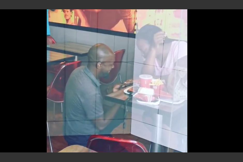 La pareja fue víctima de burlas, pero la historia ha cambiado de rumbo y la felicidad se desborda por ellos en Sudáfrica. (Captura Video)