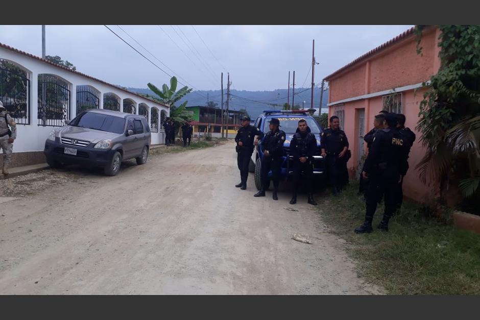 El MP y la PNC realizan varios allanamientos en Morales, Izabal, por el supuesto saqueo de Jade. (Foto: Soy502)