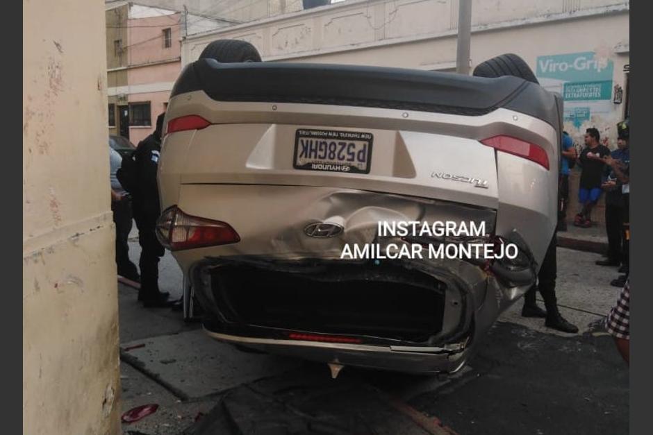 Uno de los vehículos involucrados terminó con los neumáticos hacia arriba. (Foto: Amílcar Montejo)