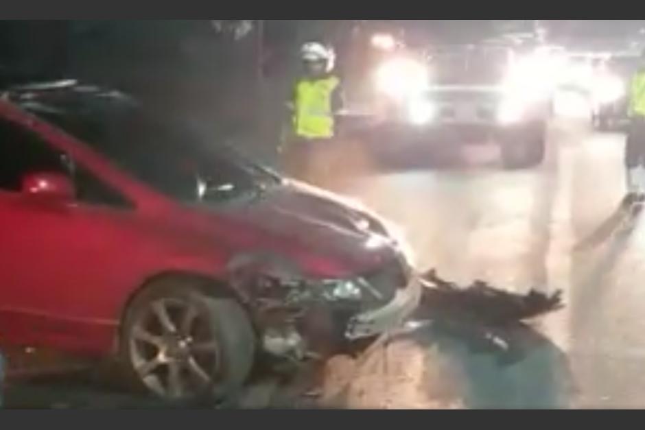El vehículo quedó en malas condiciones tras el aparatoso accidente ocurrido en la calzada Raúl Aguilar Batres el sábado por la madrugada. (Captura Video)