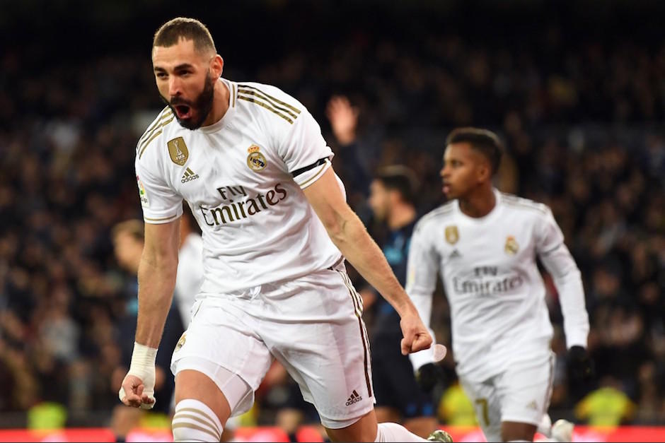 Karim Benzema abri&oacute; el camino de la remontada del Real Madrid ante la Real Sociedad. (Foto: AFP)