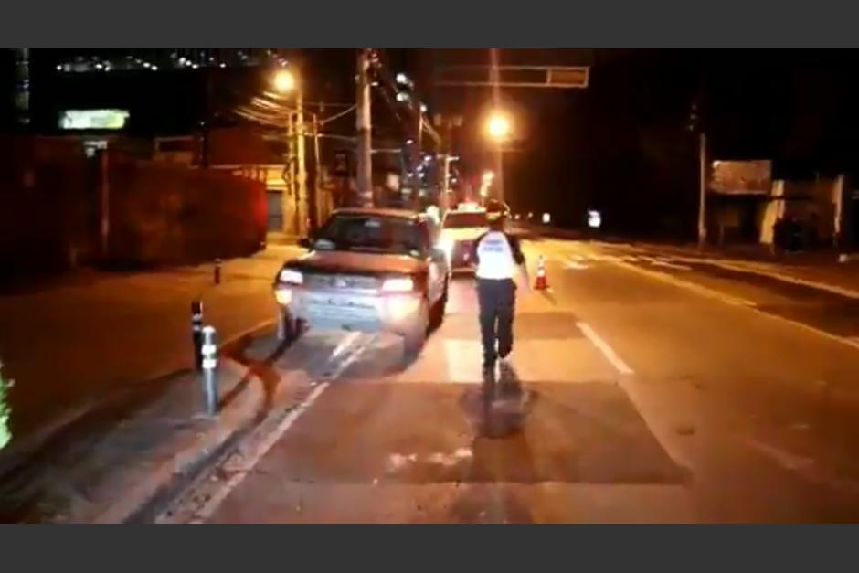 La camioneta placas 392HJD fue atacada por sujetos desconocidos. (Foto: captura pantalla)&nbsp;