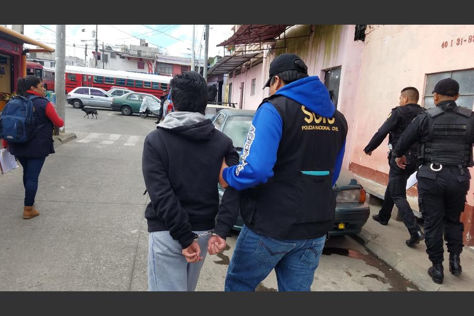 Las autoridades efectuaron un allanamiento en la zona 7 capitalina. (Foto: PNC)&nbsp;