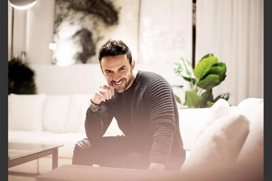 La sensual mirada de Carlos Pe&ntilde;a enamora a las fan&aacute;ticas. (Foto: Instagram)&nbsp;