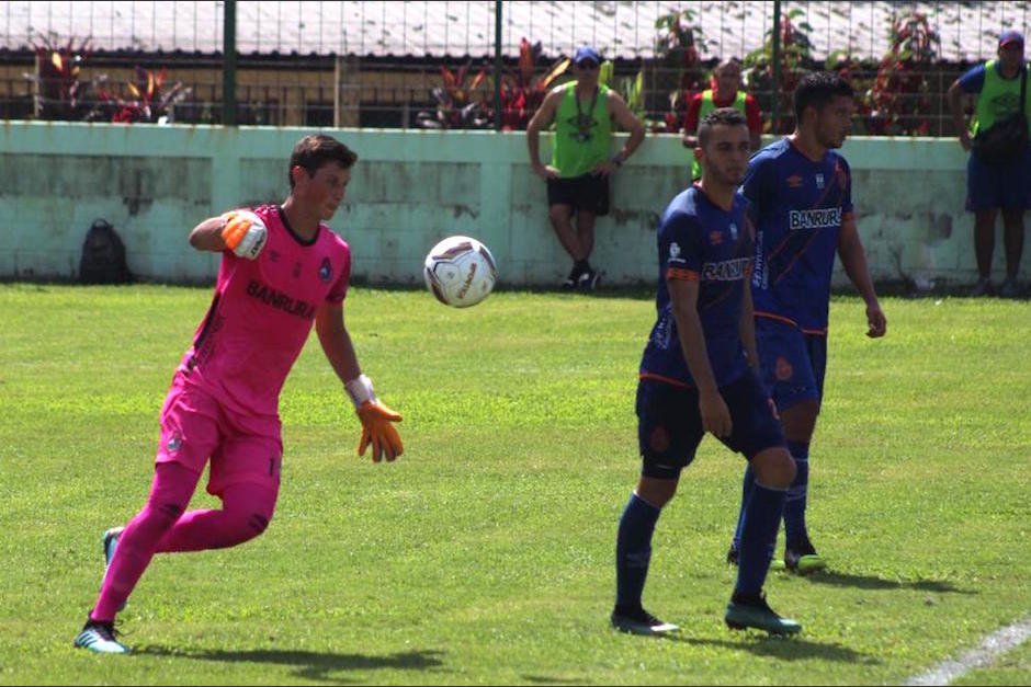 Nicholas Hagen fue protagonista durante el partido de Municipal ante Siquinalá. (Foto: Javier del Cid)