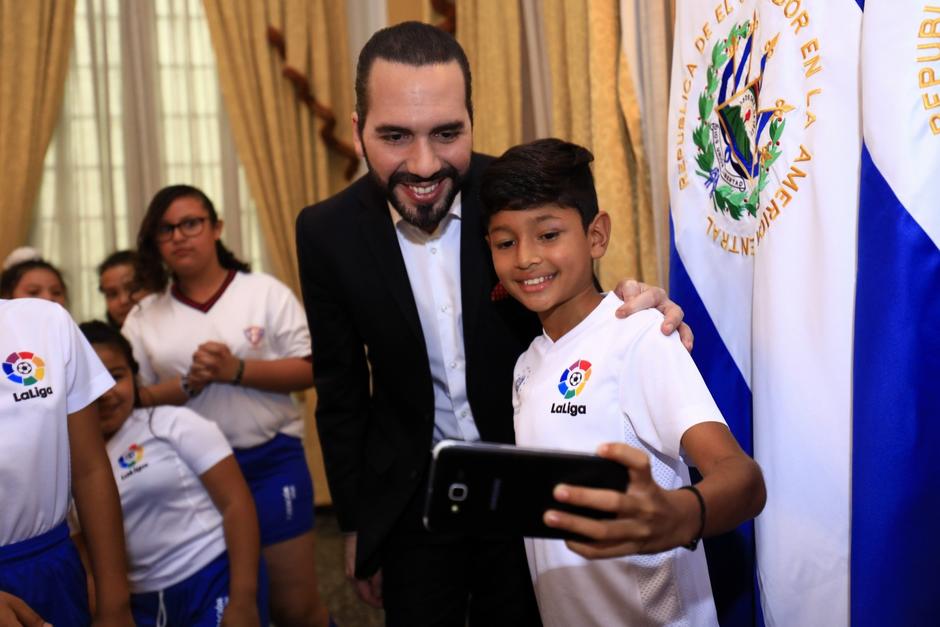 Las escuelas de f&uacute;tbol de La Liga beneficiar&aacute;n a unos 26 mil ni&ntilde;os y j&oacute;venes en aquel pa&iacute;s. (Foto: Casa Presidencial El Salvador)&nbsp;