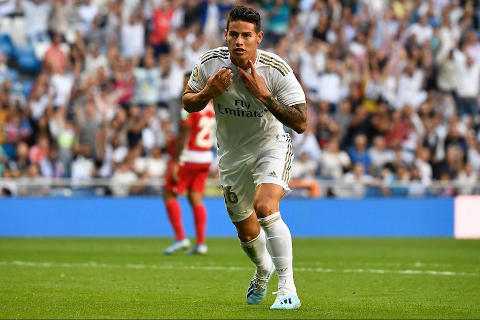 James Rodríguez en el inicio de su celebración en el Santiago Bernabéu. (Foto: AFP)