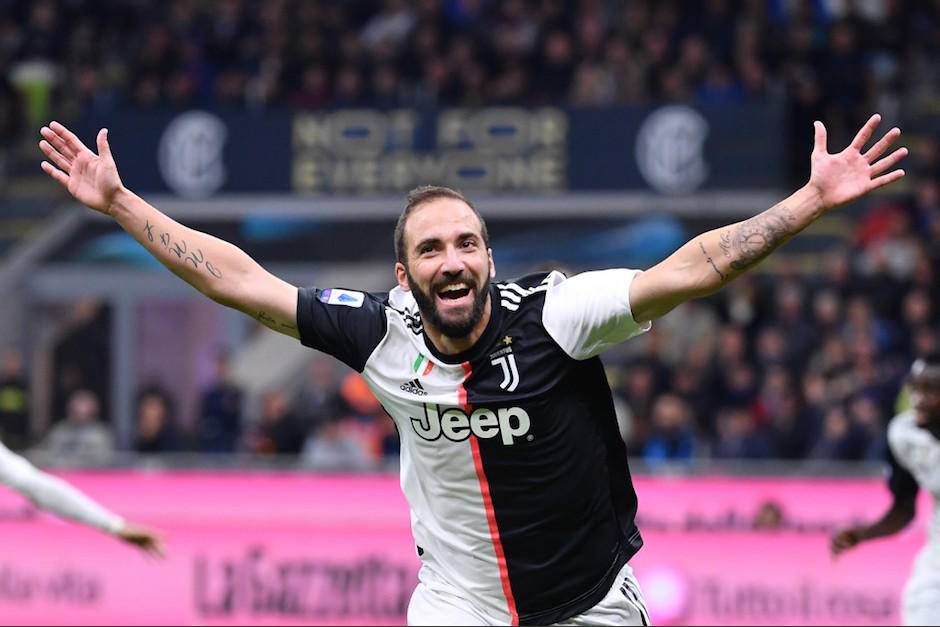 El festejo de Higuaín, tras la anotación que le dio el triunfo a la Juve. (Foto: AFP)