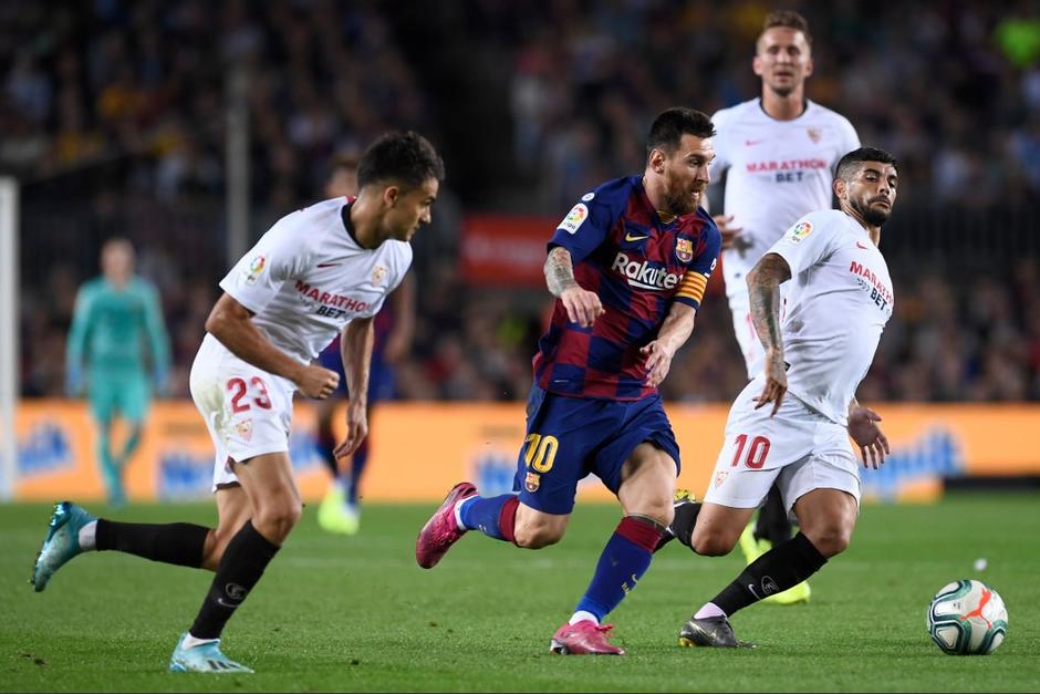 Los argentinos fueron rivales en el encuentro entre el Barcelona y el Sevilla, pero al final del encuentro, ambos charlaron en las gradas de los vestuarios. (Foto: AFP)