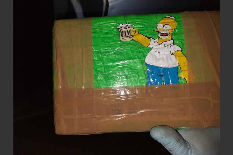 Los sujetos intentaron evitar el registro de las autoridades. (Foto: PNC)&nbsp;