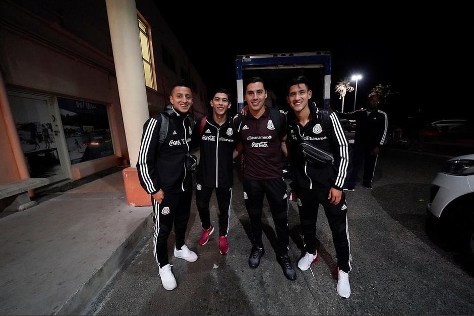 Los seleccionados ingresaron directamente al hotel sin saludar a los fieles aficionados. (Foto: Selección de México)