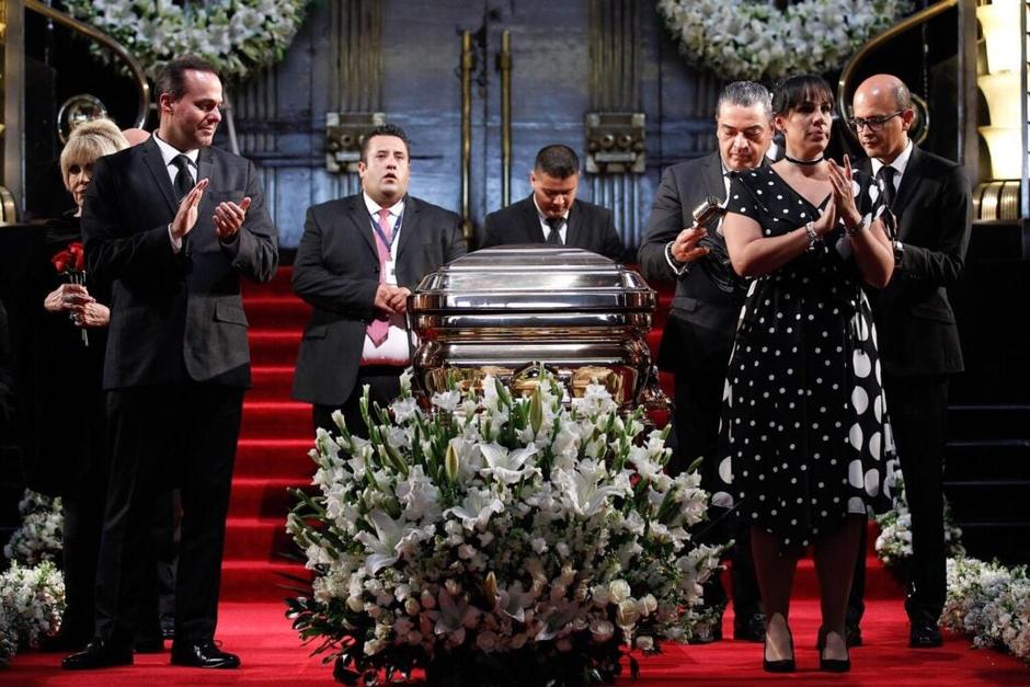 El hecho ha generado indignaci&oacute;n y tristeza entre los seguidores del recordado cantante. (Foto: Noticieros Televisa)