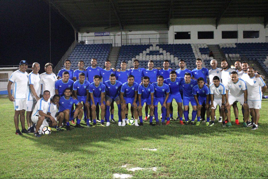 La delegación de Guatemala que viajó a Anguila. (Foto: Fedefut)