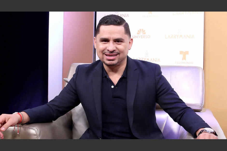 El cantante gener&oacute; la discusi&oacute;n entre sus seguidores al compartir la imagen. (Foto: Telemundo)