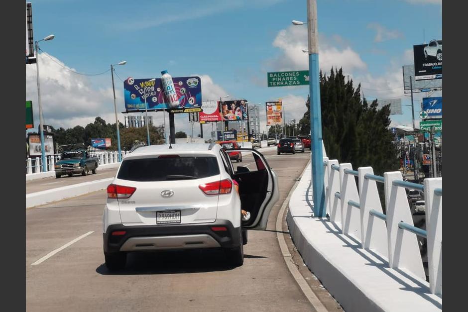 Usuarios de redes sociales denunciaron a los ocupantes del vehículo. (Foto: captura pantalla/Facebook)&nbsp;