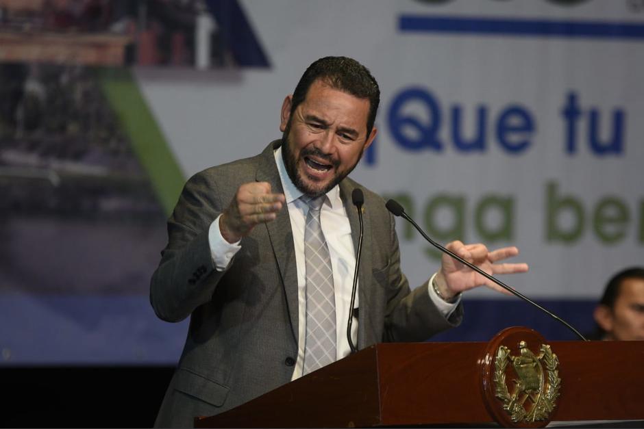 El presidente Jimmy Morales participó en la entrega de diplomas a personas que han avalado sus Competencias laborales. (Foto: Wilder López/Soy502)