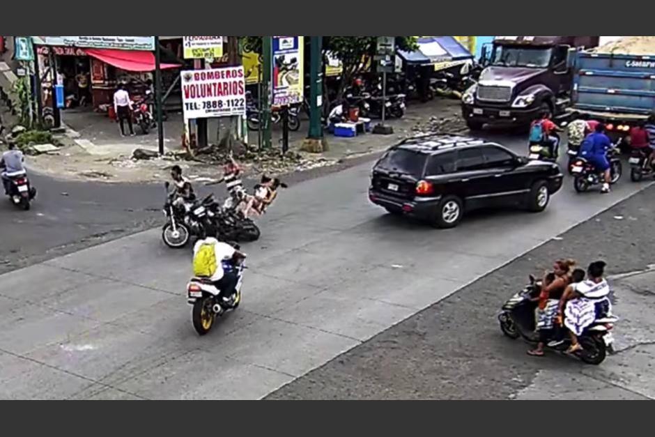 El accidente quedó grabado en las cámaras de vigilancia del sector. (Foto: captura video) 