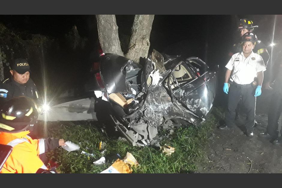 Un hombre falleci&oacute; en un aparatoso accidente de tr&aacute;nsito que se produjo en el ingreso a Ciudad Vieja. (Foto: Bomberos Voluntarios)