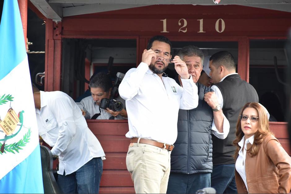 El presidente Jimmy Morales y su esposa Patricia de Morales participaron en el recorrido de supervisi&oacute;n del proyecto "Tren Urbano" de la Municipalidad. (Foto: Fredy Hern&aacute;ndez/Soy502)