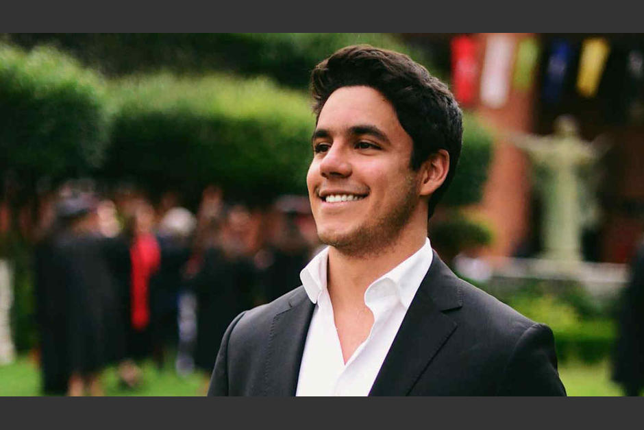 As&iacute; de guapo luce el hijo de Eduardo Capetillo y Bibi Gayt&aacute;n. (Foto: Telemundo)&nbsp;