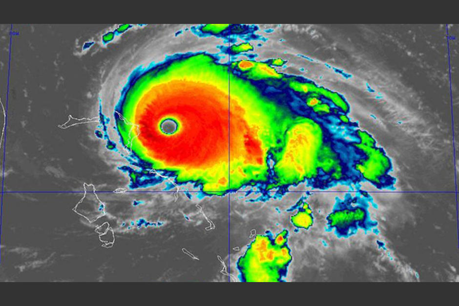 Las autoridades temen que el hurac&aacute;n tome mayor fuerza y genere estragos a su paso. (Foto: NHC)