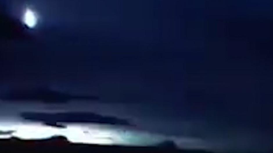 Un fuerte estallido acompañado de un rayo de luz fue reportado en el centro de Nueva York. (Foto: CNN)