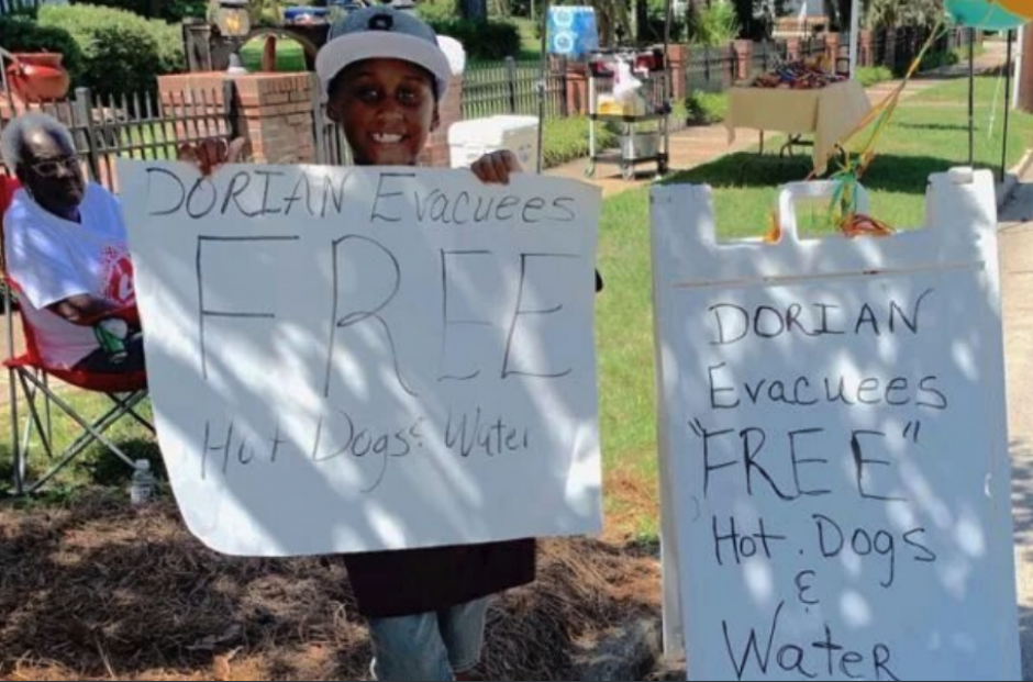 Jermaine Bell&nbsp;ahorró para viajar a Disney a celebrar su cumpleaños, pero prefirió ayudar a los damnificados por el huracán Dorian. (Foto: Captura de video)