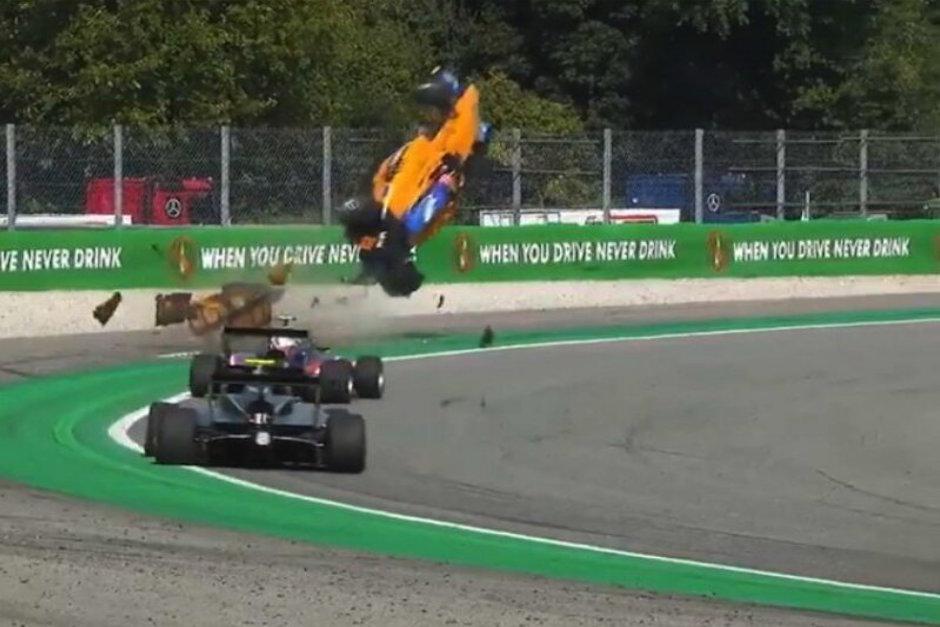 El brutal accidente en la Fórmula 3 de Italia alarm&oacute; a los espectadores. (Foto: Captura de video)