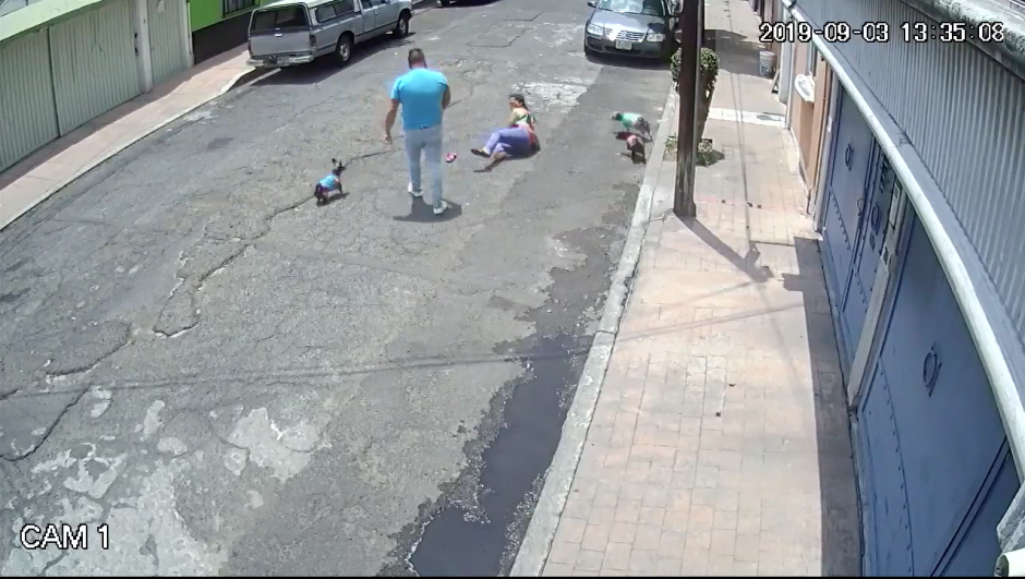 El hecho gener&oacute; una ola de comentarios en redes sociales por la actitud del hombre. (Captura Video)