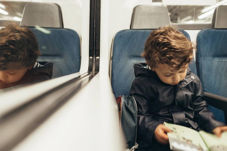 Leer abre la puerta al mundo que nos rodea y los ni&ntilde;os deben de saberlo. (Foto: El Pa&iacute;s)