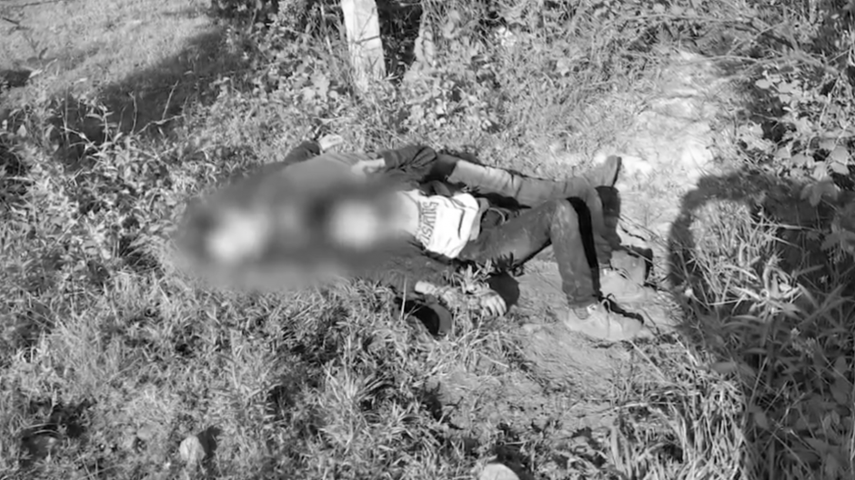 En julio pasado un ni&ntilde;o guatemalteco fue encontrado malherido junto al cad&aacute;ver de su padre, ambos fueron atacados y el menor fue dado por muerto. (Foto: CNN)