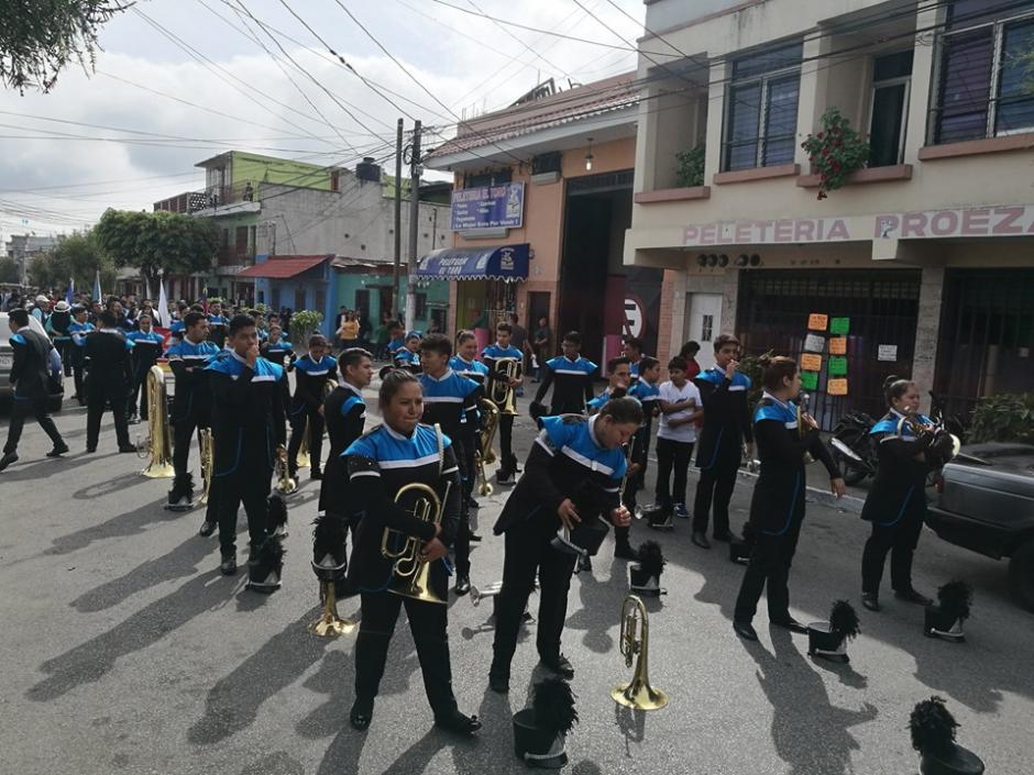 Esta banda musical recibi&oacute; aplausos durante su paso por el Centro Hist&oacute;rico. (Foto: Colegio Mixto Bel&eacute;n)