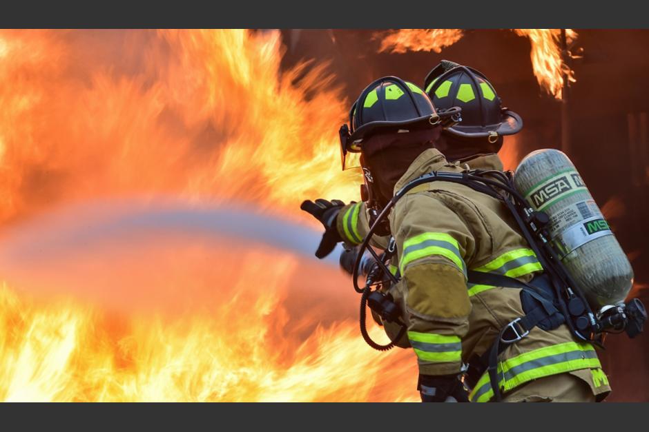 Mujer intenta quemar las cartas de amor de su exnovio pero terminó incendiando toda su casa (Foto: Archivo/Soy502)