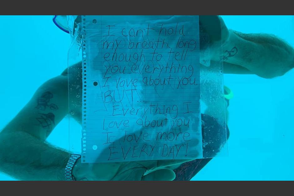 Hombre propone matrimonio bajo el agua y muere ahogado 