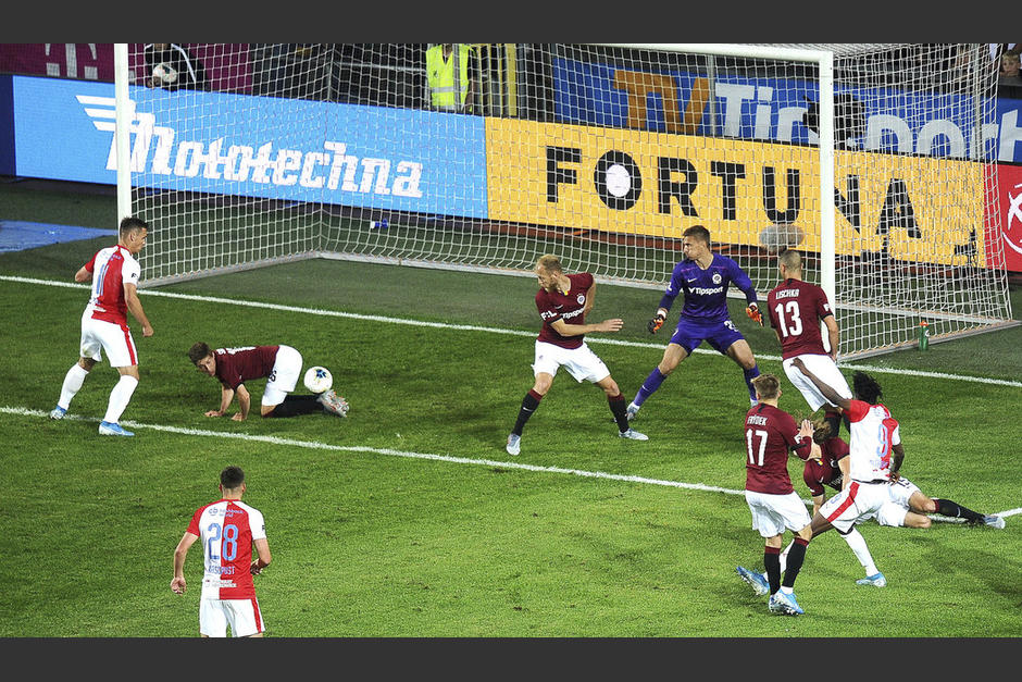 El incidente se present&oacute; en el Derby de Rep&uacute;blica Checa y que aument&oacute; el marcador en favor del Slavia Praga. (Foto: ISport.cz)