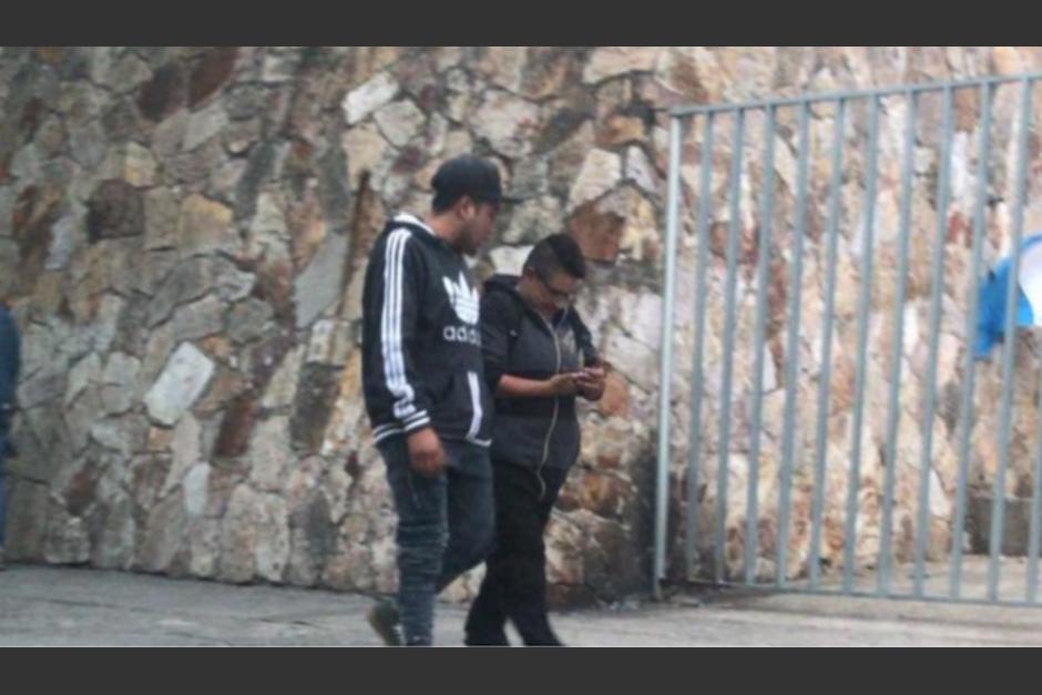 En redes sociales se hizo viral la imagen de unos jóvenes que suelen asaltar por la Municipalidad. (Foto: Captura de pantalla)&nbsp;