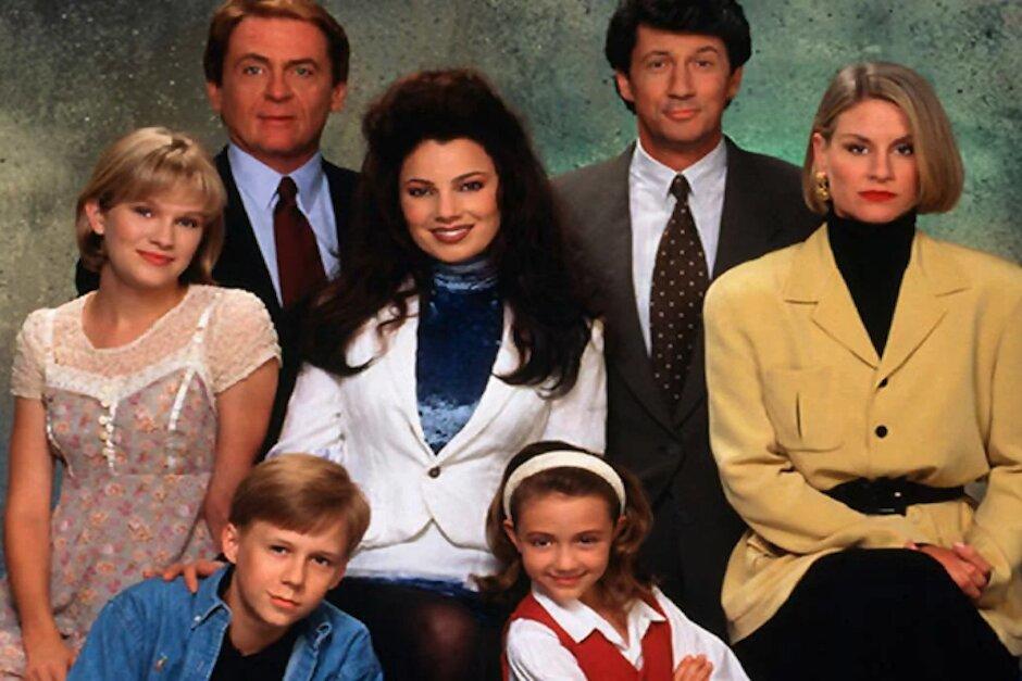 La protagonista de "La Niñera" luce muy diferente 26 años después del estreno de la serie. (Foto: TN.con.ar)