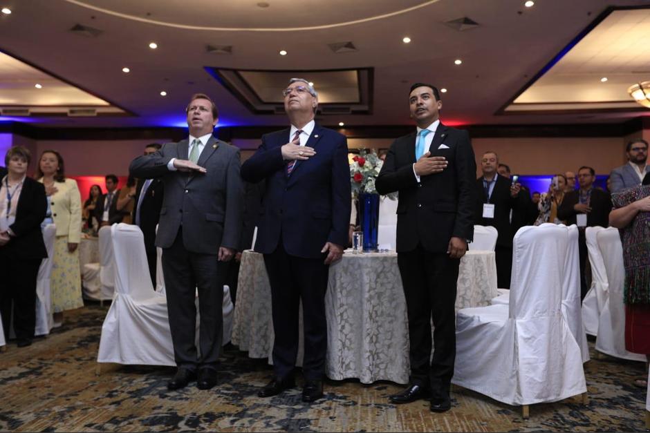 El presidente en funciones, Jafeth Cabrera, participa en el Encuentro de Negocios con el Migrante. (Foto: Gobierno)